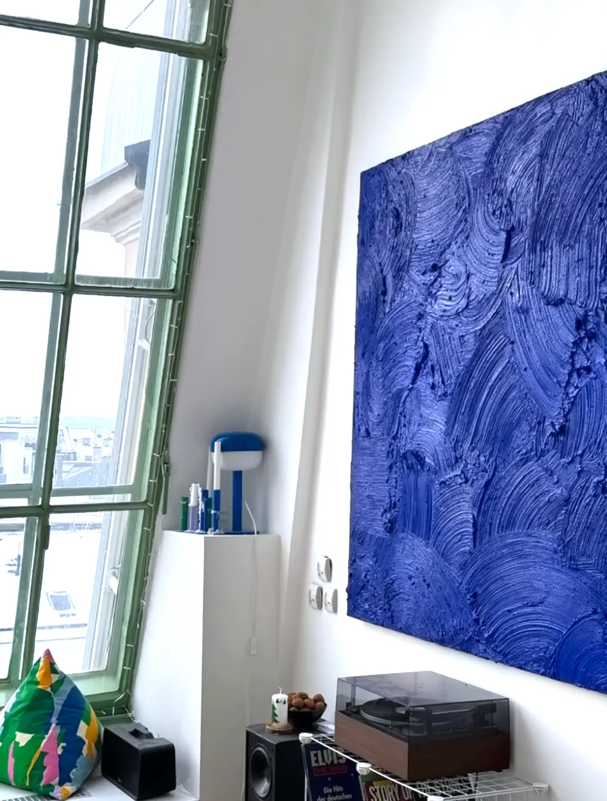 Original art by Austrian artist Lea Moucka — large abstract paintings and portraits. Available works and commissions open.