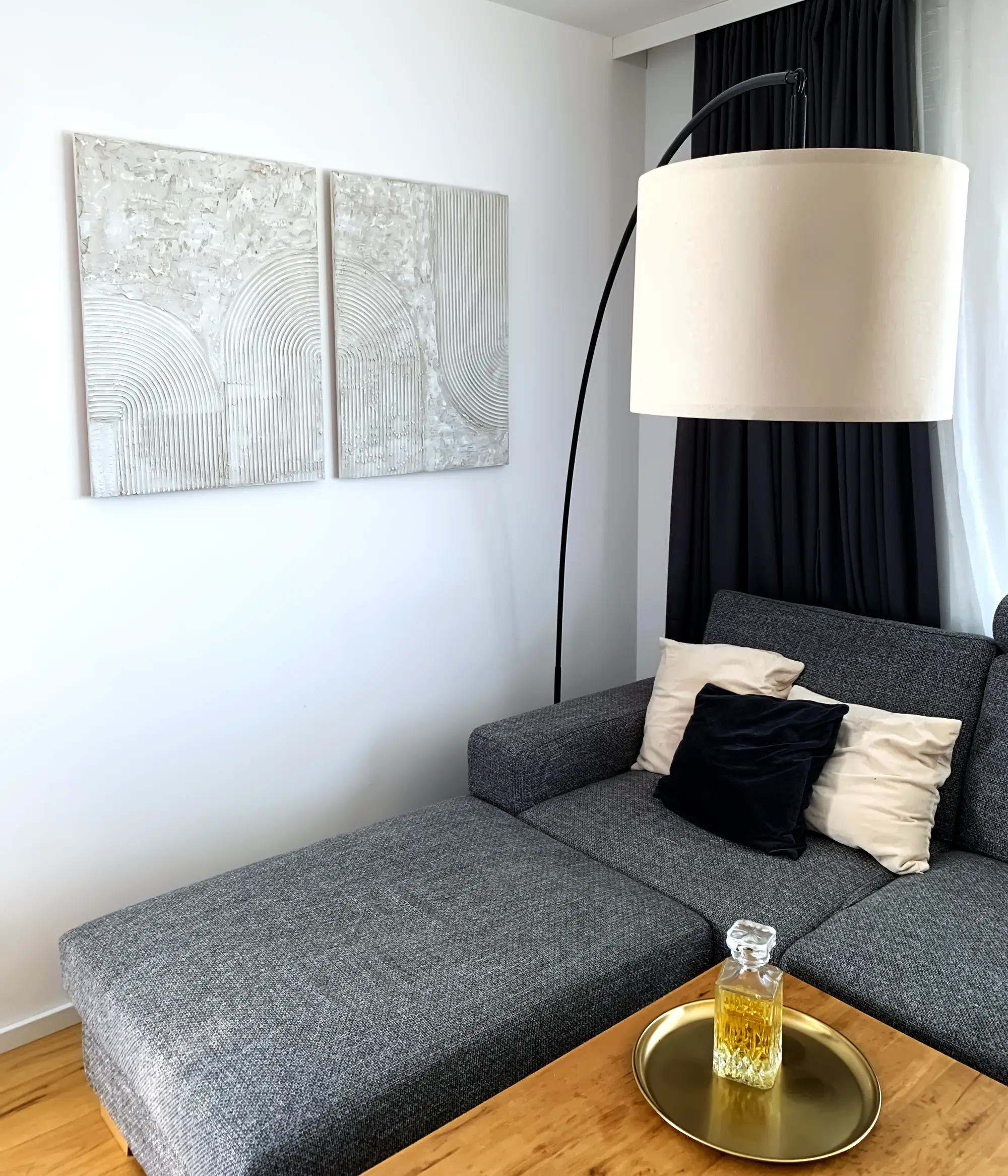 Original art by Austrian artist Lea Moucka — large abstract paintings and portraits. Available works and commissions open.